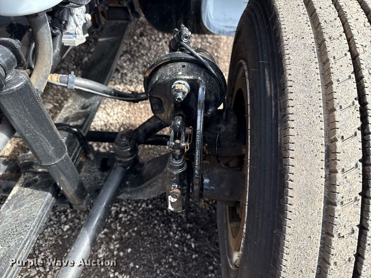 image for item EG2563 2011 Ford F650 Super Duty SuperCab utility / service truck