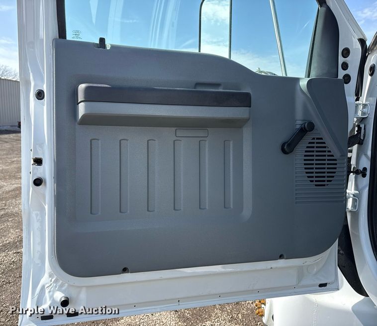 image for item EG2563 2011 Ford F650 Super Duty SuperCab utility / service truck