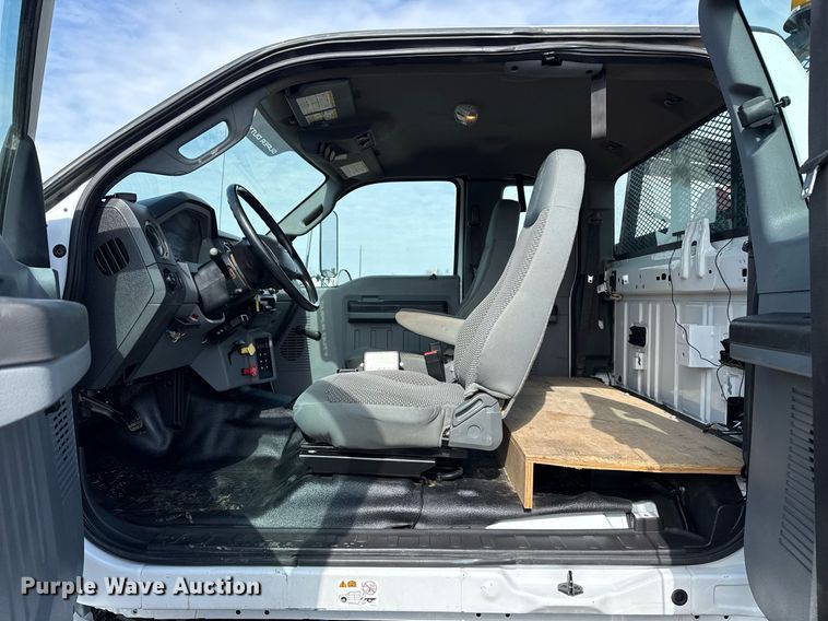 image for item EG2563 2011 Ford F650 Super Duty SuperCab utility / service truck