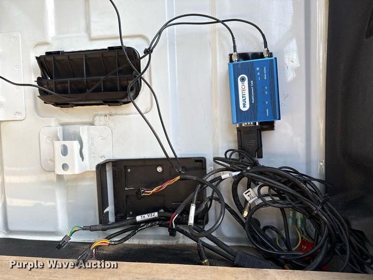 image for item EG2563 2011 Ford F650 Super Duty SuperCab utility / service truck