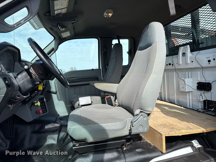 image for item EG2563 2011 Ford F650 Super Duty SuperCab utility / service truck