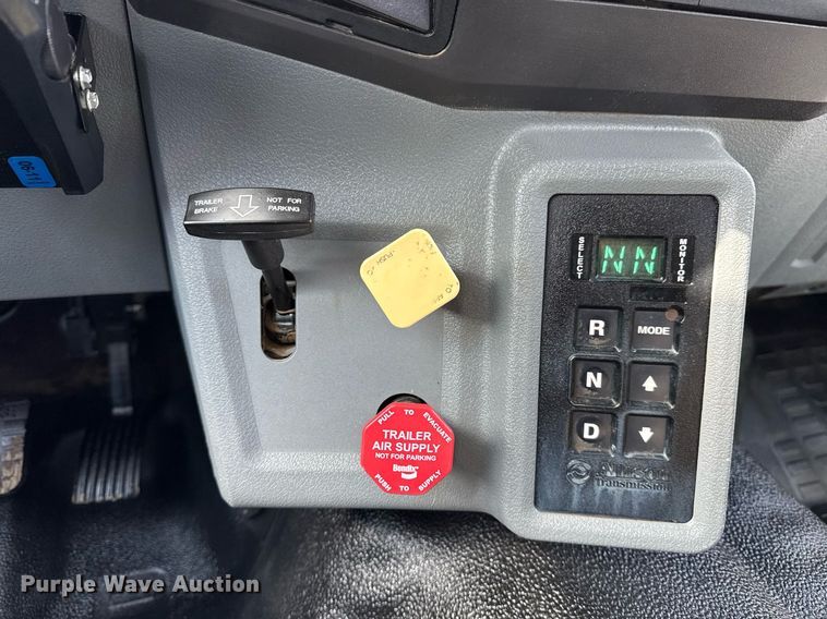 image for item EG2563 2011 Ford F650 Super Duty SuperCab utility / service truck