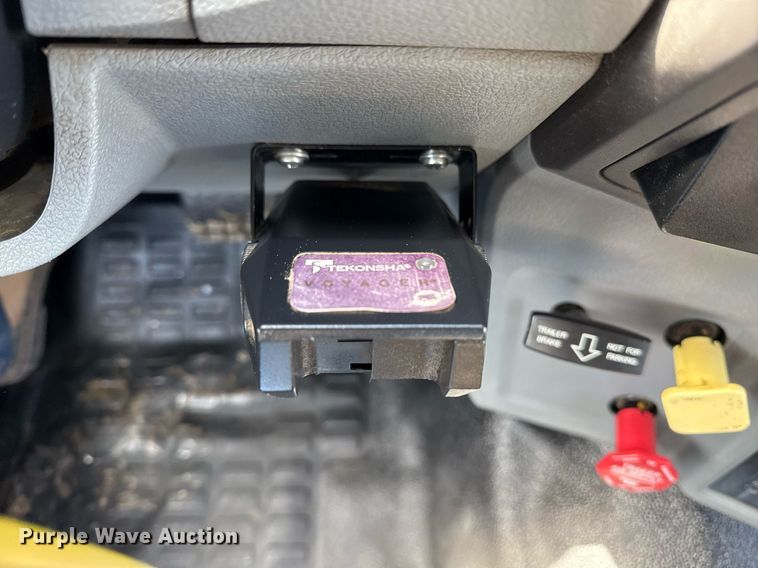 image for item EG2563 2011 Ford F650 Super Duty SuperCab utility / service truck