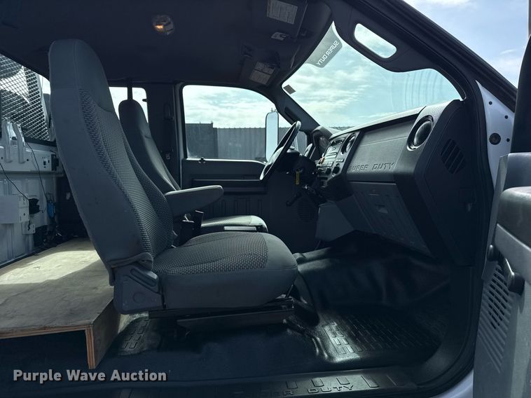 image for item EG2563 2011 Ford F650 Super Duty SuperCab utility / service truck