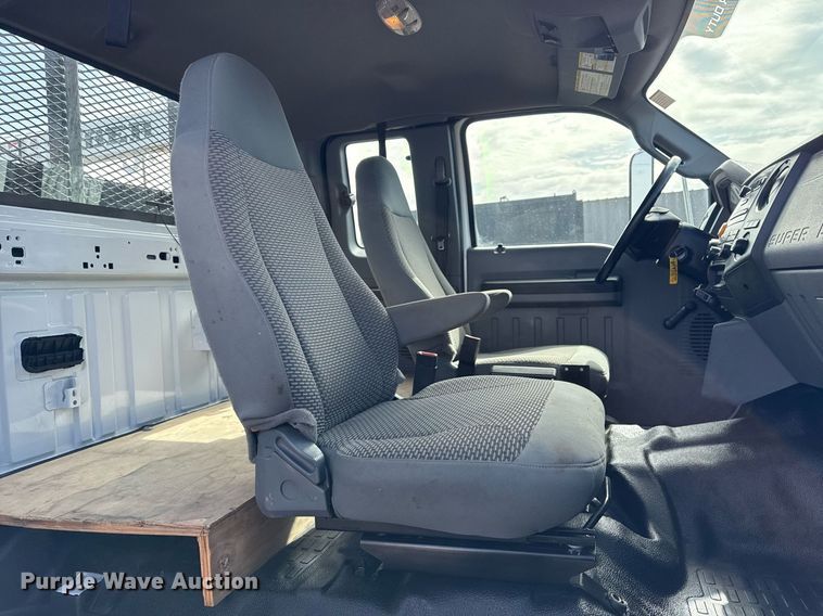 image for item EG2563 2011 Ford F650 Super Duty SuperCab utility / service truck