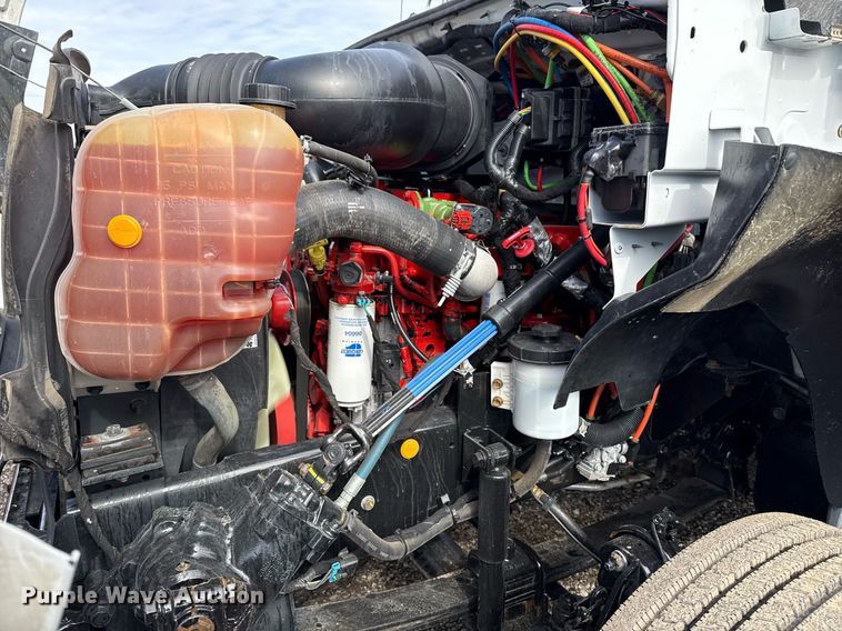 image for item EG2563 2011 Ford F650 Super Duty SuperCab utility / service truck