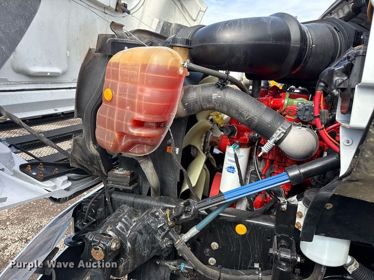 image for item EG2563 2011 Ford F650 Super Duty SuperCab utility / service truck