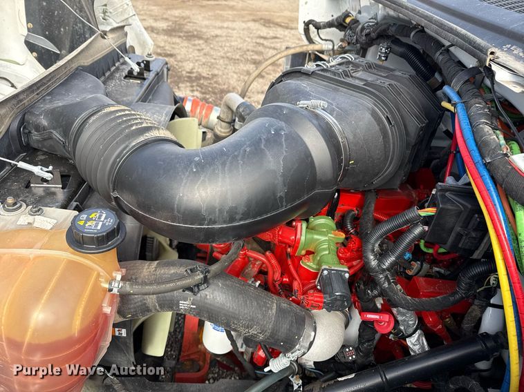 image for item EG2563 2011 Ford F650 Super Duty SuperCab utility / service truck