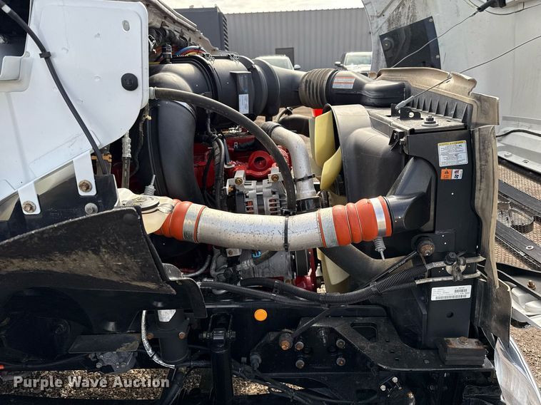 image for item EG2563 2011 Ford F650 Super Duty SuperCab utility / service truck