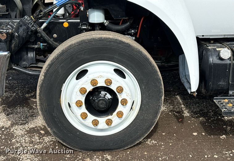 image for item EG2563 2011 Ford F650 Super Duty SuperCab utility / service truck