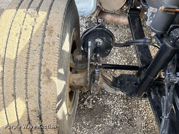 image for item EG2563 2011 Ford F650 Super Duty SuperCab utility / service truck