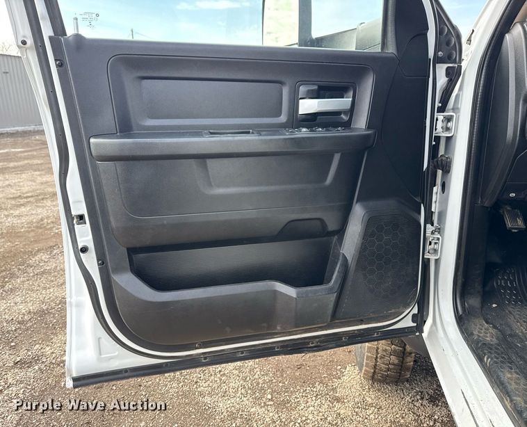 image for item EG2564 2019 Dodge Ram 5500HD Crew Cab utility / service truck