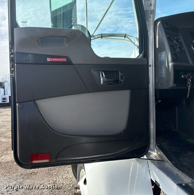 image for item EG2565 2017 Kenworth T370 sewer jetter truck