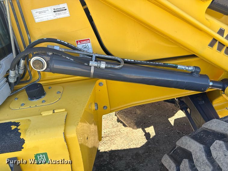 image for item EG2578 2014 New Holland B95C backhoe