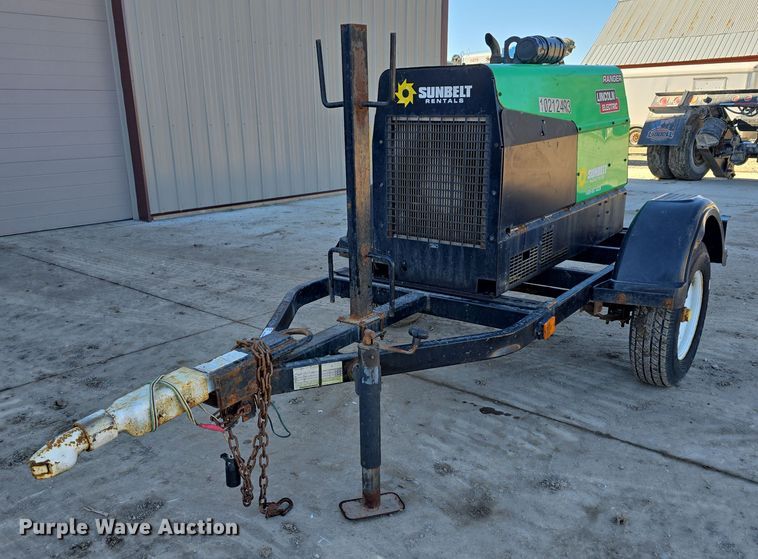 image for item EH8665 Lincoln Electric 305D Ranger welder/generator