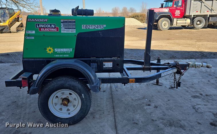 image for item EH8665 Lincoln Electric 305D Ranger welder/generator