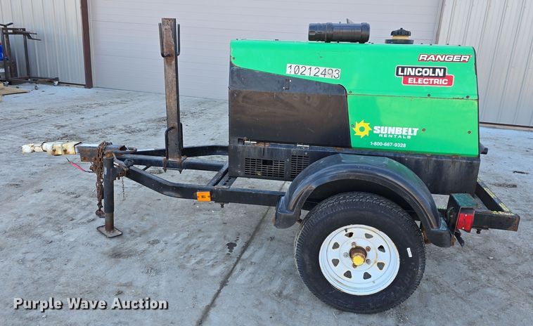 image for item EH8665 Lincoln Electric 305D Ranger welder/generator