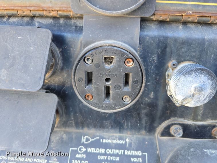 image for item EH8665 Lincoln Electric 305D Ranger welder/generator