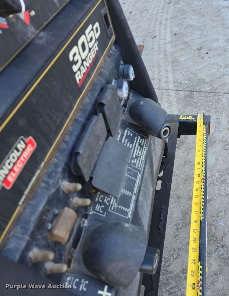 image for item EH8665 Lincoln Electric 305D Ranger welder/generator
