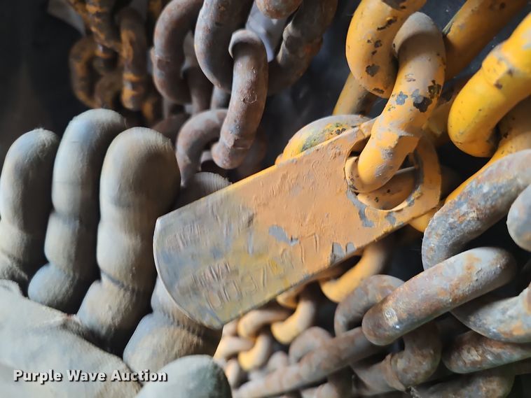 image for item EH8684 Tow chains