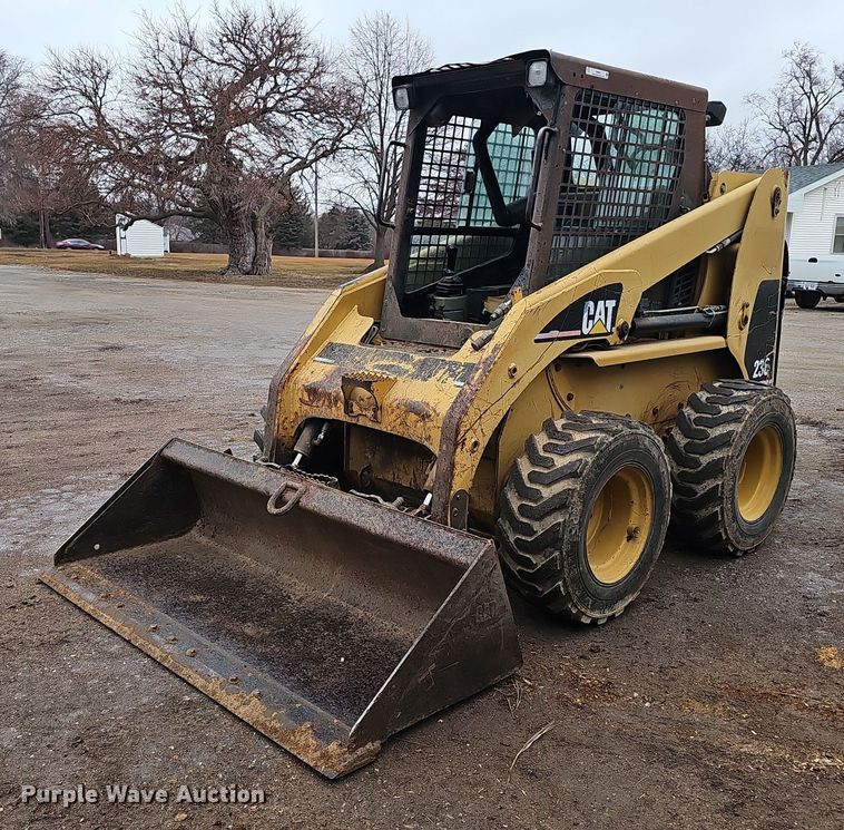 image for item EH8687 1999 Caterpillar 236 skid steer loader
