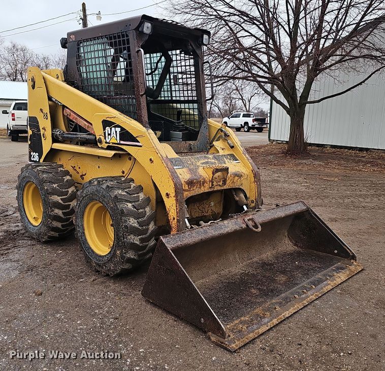 image for item EH8687 1999 Caterpillar 236 skid steer loader