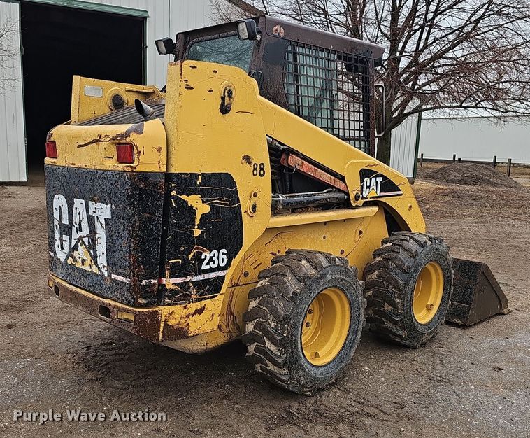 image for item EH8687 1999 Caterpillar 236 skid steer loader