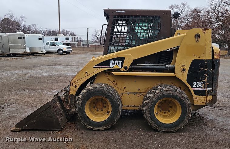 image for item EH8687 1999 Caterpillar 236 skid steer loader