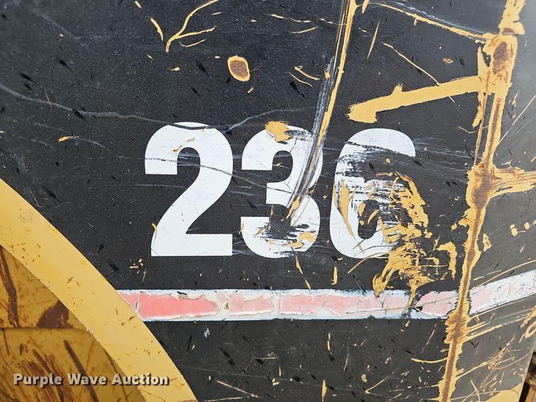 image for item EH8687 1999 Caterpillar 236 skid steer loader
