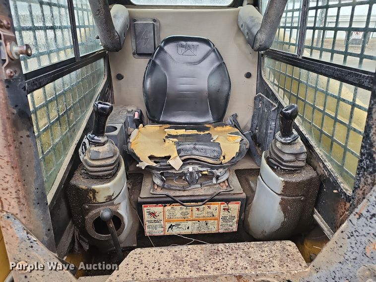 image for item EH8687 1999 Caterpillar 236 skid steer loader