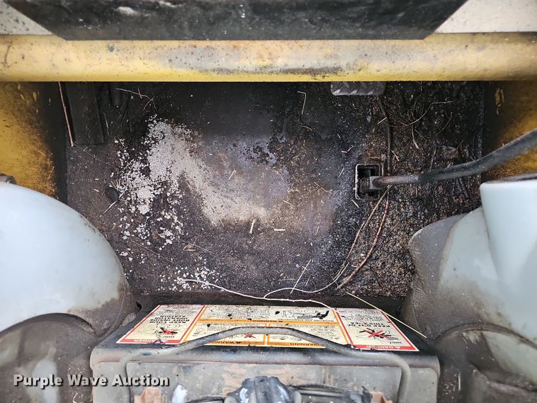 image for item EH8687 1999 Caterpillar 236 skid steer loader