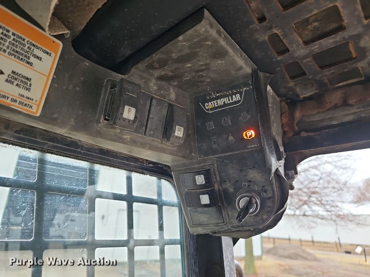 image for item EH8687 1999 Caterpillar 236 skid steer loader