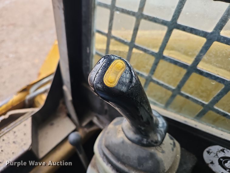 image for item EH8687 1999 Caterpillar 236 skid steer loader