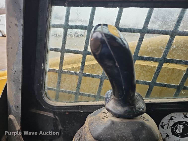 image for item EH8687 1999 Caterpillar 236 skid steer loader