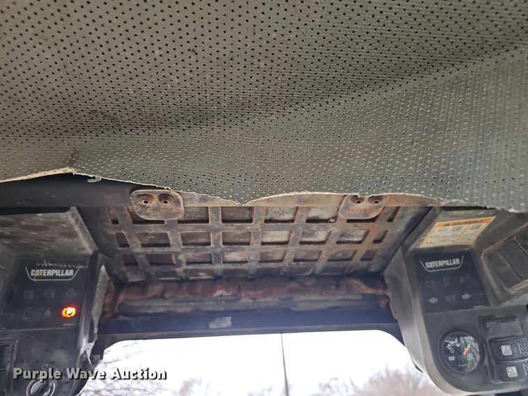 image for item EH8687 1999 Caterpillar 236 skid steer loader