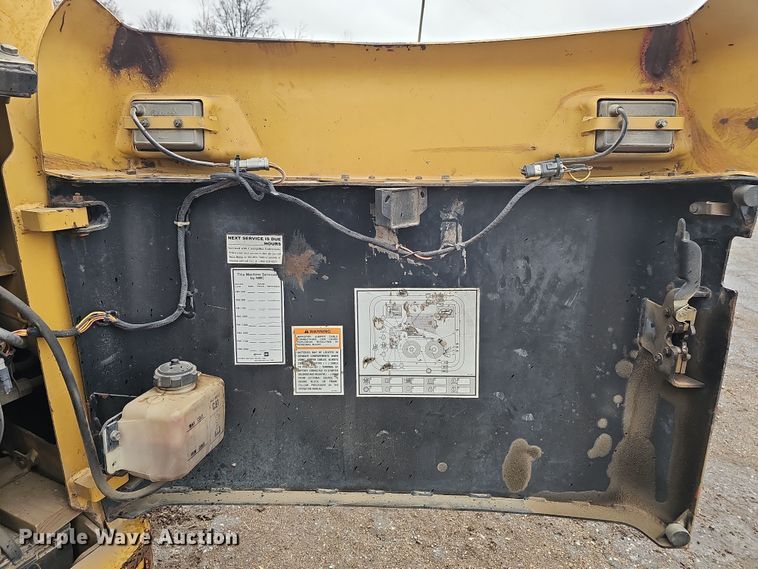 image for item EH8687 1999 Caterpillar 236 skid steer loader