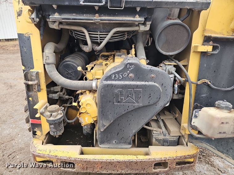 image for item EH8687 1999 Caterpillar 236 skid steer loader