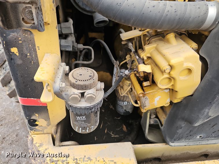 image for item EH8687 1999 Caterpillar 236 skid steer loader