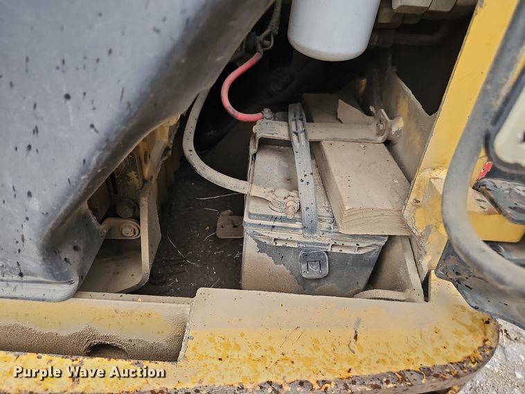 image for item EH8687 1999 Caterpillar 236 skid steer loader