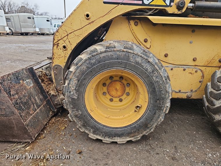 image for item EH8687 1999 Caterpillar 236 skid steer loader