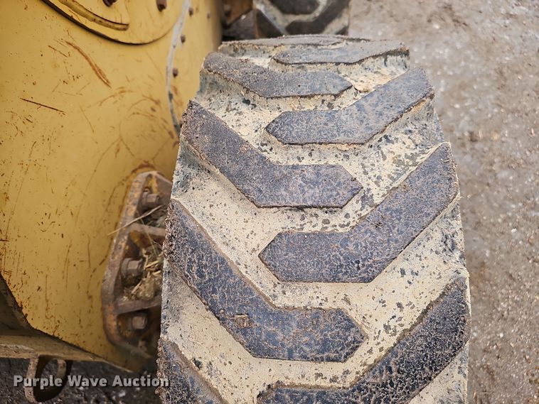 image for item EH8687 1999 Caterpillar 236 skid steer loader