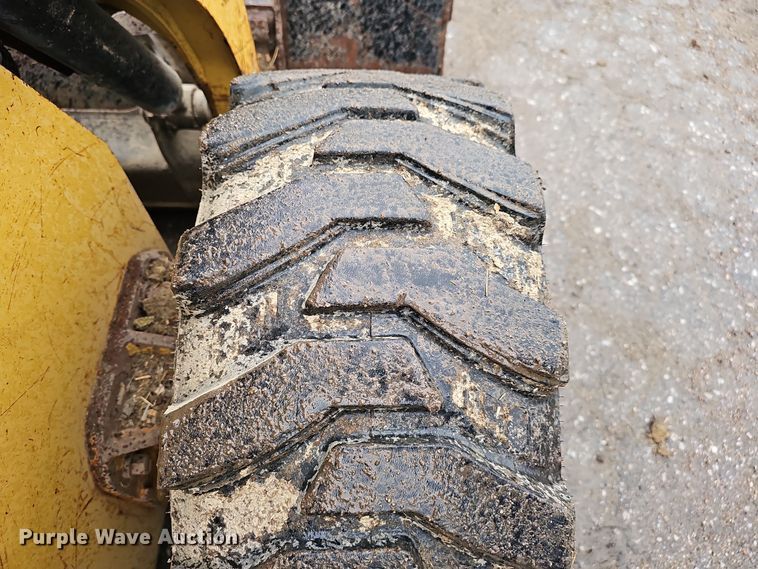 image for item EH8687 1999 Caterpillar 236 skid steer loader