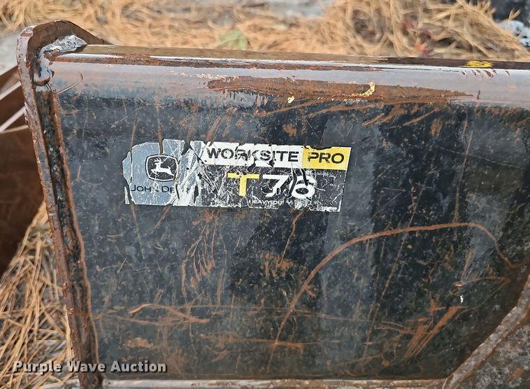 image for item EH8687 1999 Caterpillar 236 skid steer loader