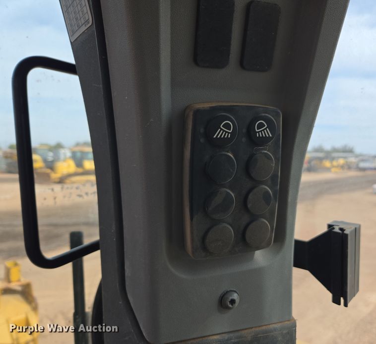 image for item EI4160 2020 Caterpillar D6 dozer