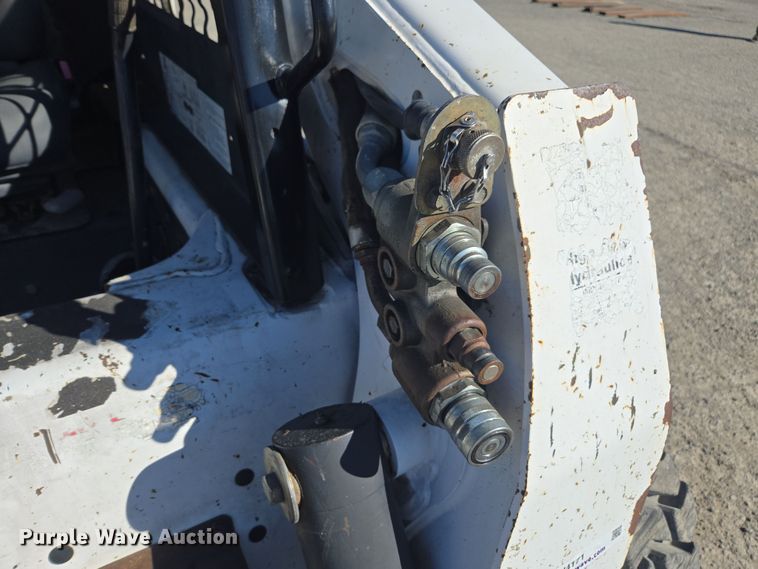 image for item EI4171 2006 Bobcat S300 skid steer loader