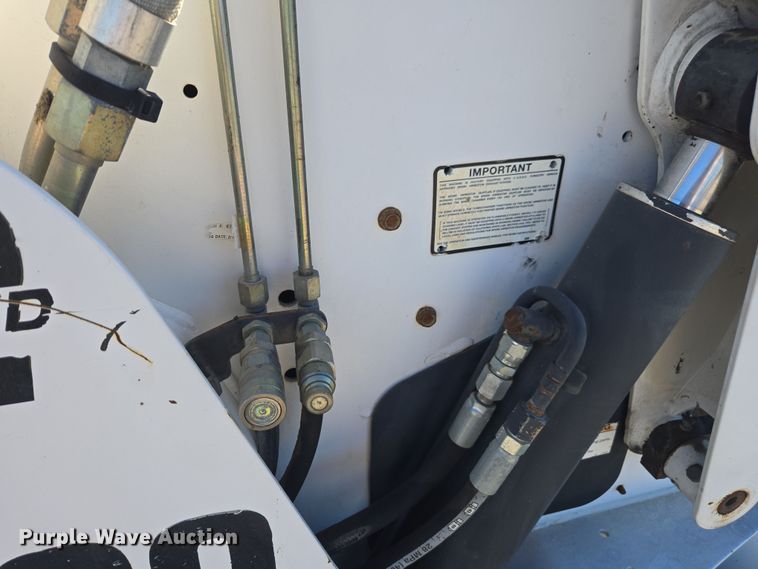 image for item EI4171 2006 Bobcat S300 skid steer loader