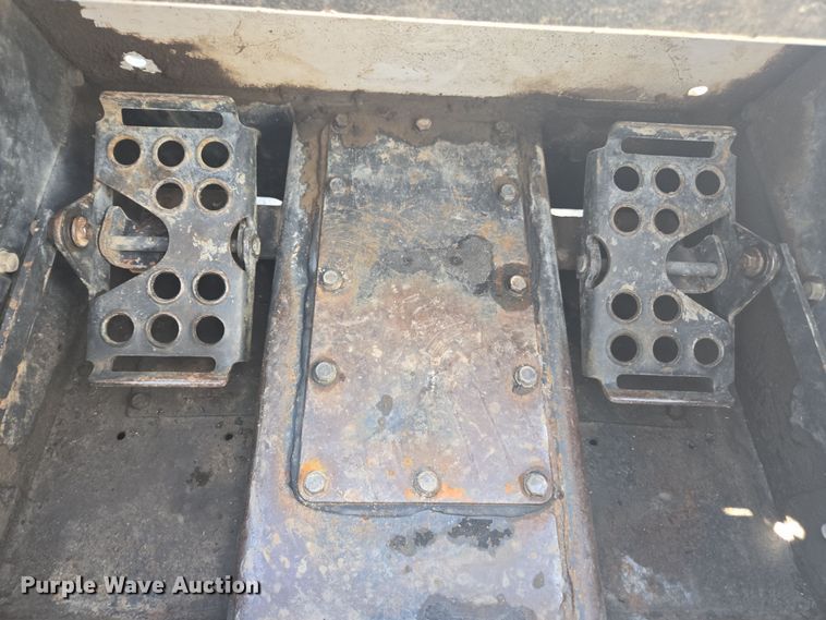 image for item EI4171 2006 Bobcat S300 skid steer loader