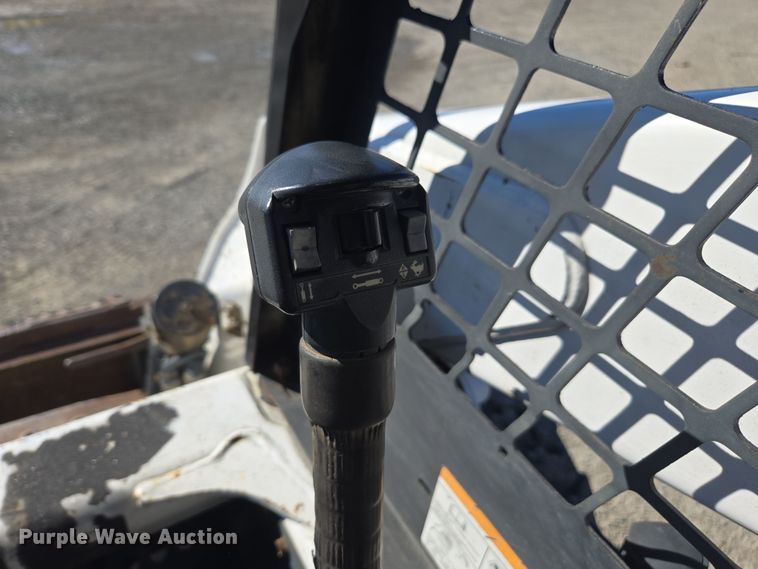 image for item EI4171 2006 Bobcat S300 skid steer loader