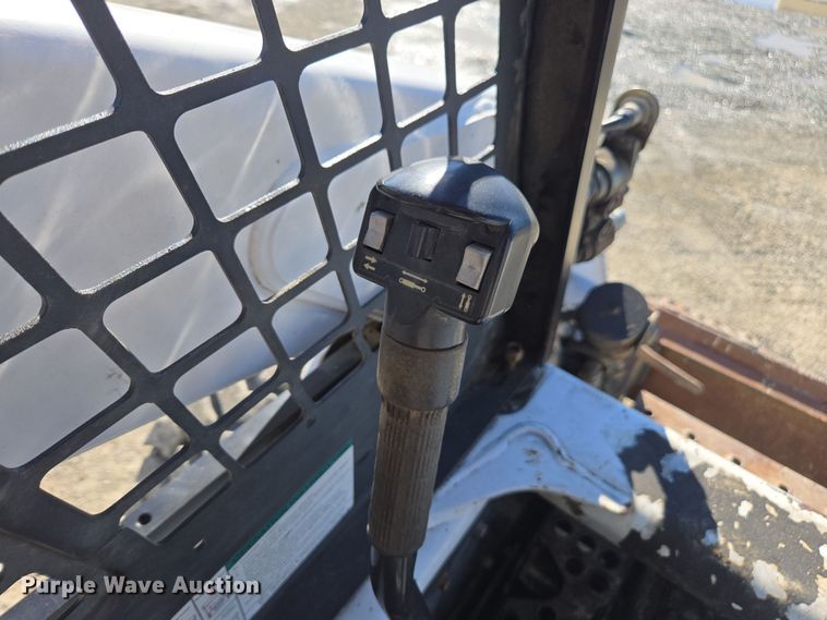 image for item EI4171 2006 Bobcat S300 skid steer loader