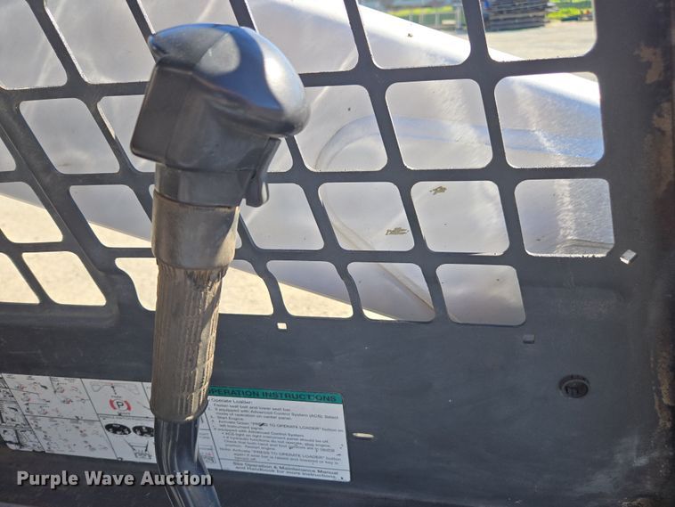 image for item EI4171 2006 Bobcat S300 skid steer loader